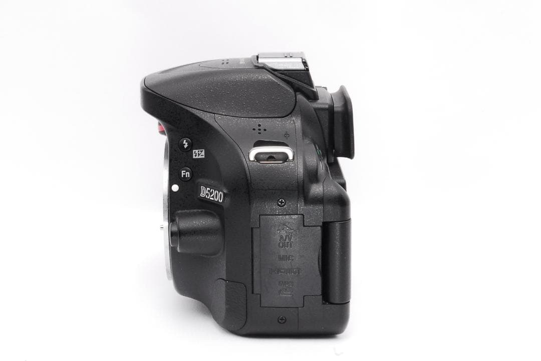KOYO様専用✨スマホ転送可 自撮り可能機種✨Nikon D5200 ダブル - メルカリ