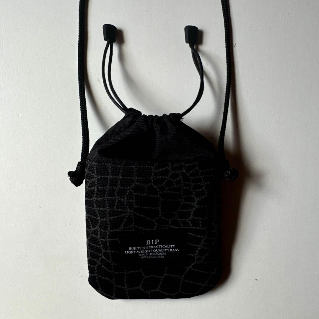 POST O'ALLS × BAGSINPROGRESS ミニポーチ サコッシュ - メルカリ