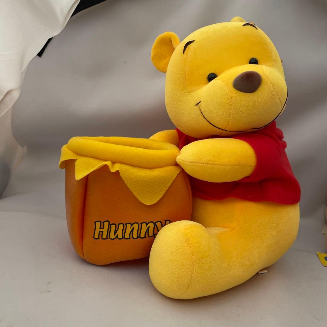 オレンジ色の蜂蜜のツボを持ったプーさん - メルカリ