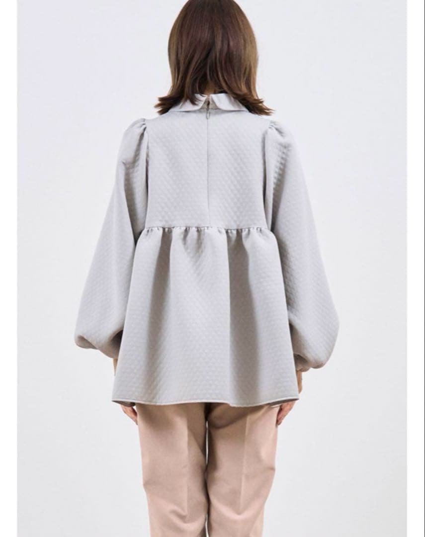 新品♡yori キルトライクボリュームブラウス グレー ヨリ - メルカリ