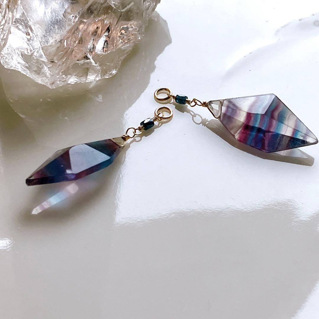 tama◇スピンドルカット バイカラーフローライト×ブルーダイヤチャーム