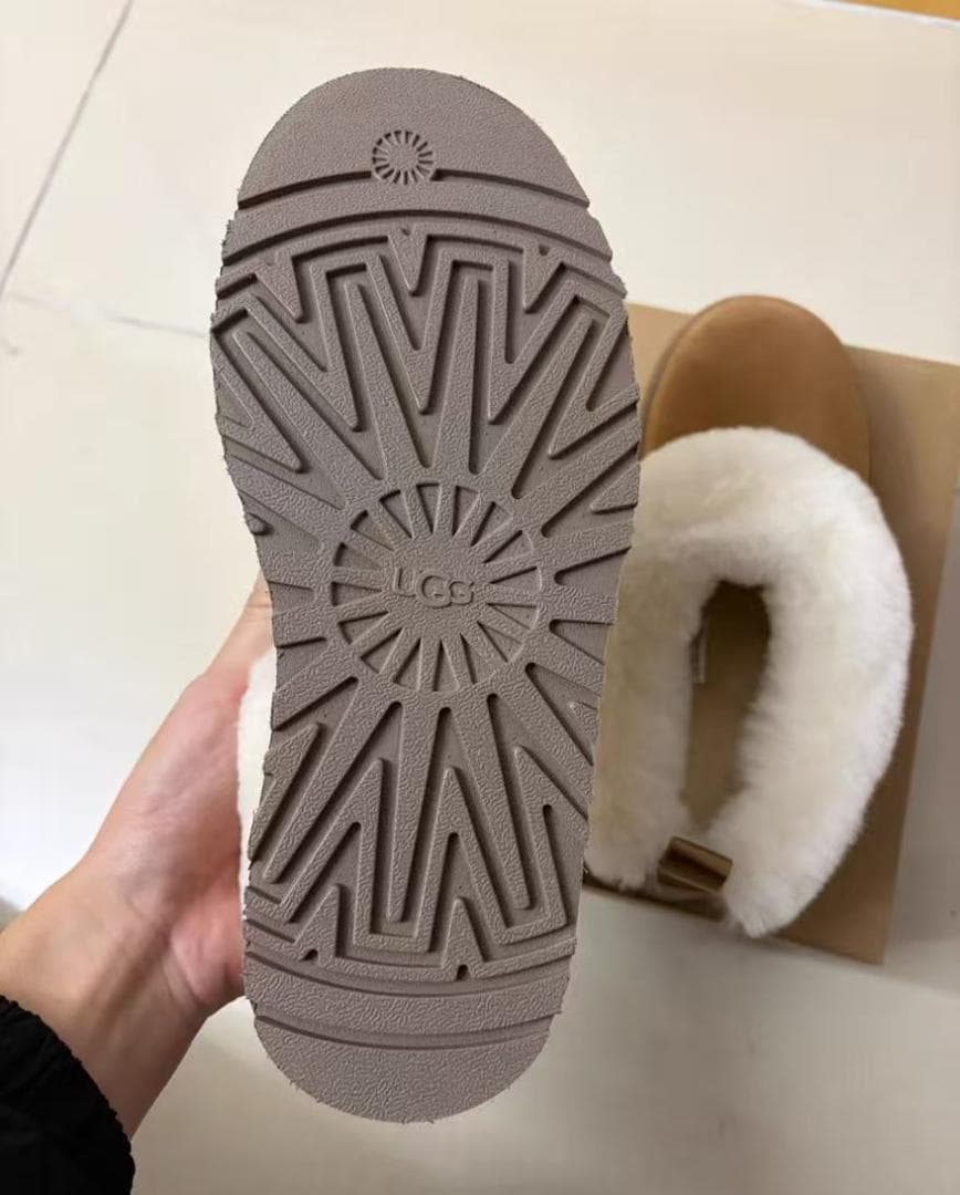 UGG TAZZELLE 24cm 厚底ブーツ ほぼ未使用