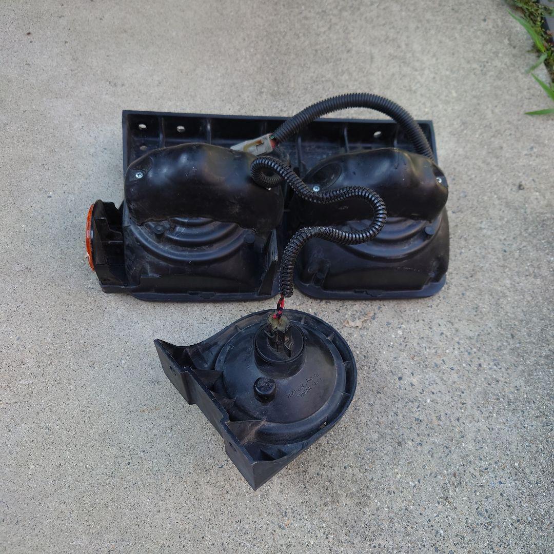 日野純正プロフィアテールランプ右、バックランプ - メルカリ