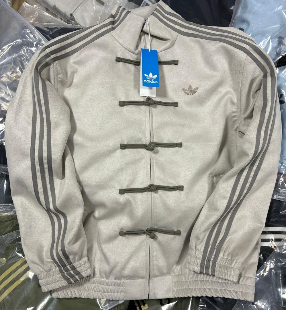 アディダス 中国限定 蛇年トラックジャケットホワイトLサイズ” m49948568589_1.jpg?1739008113