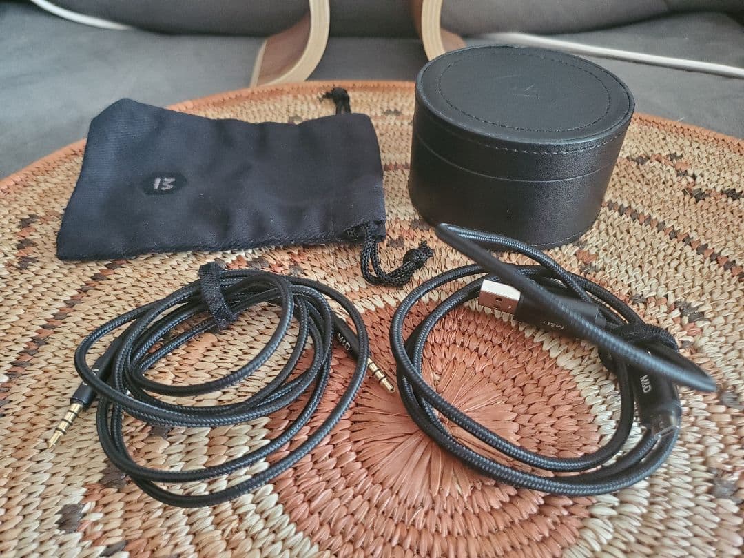 Master & Dynamic MW60 (TAG Heuerコラボ限定品) - メルカリ