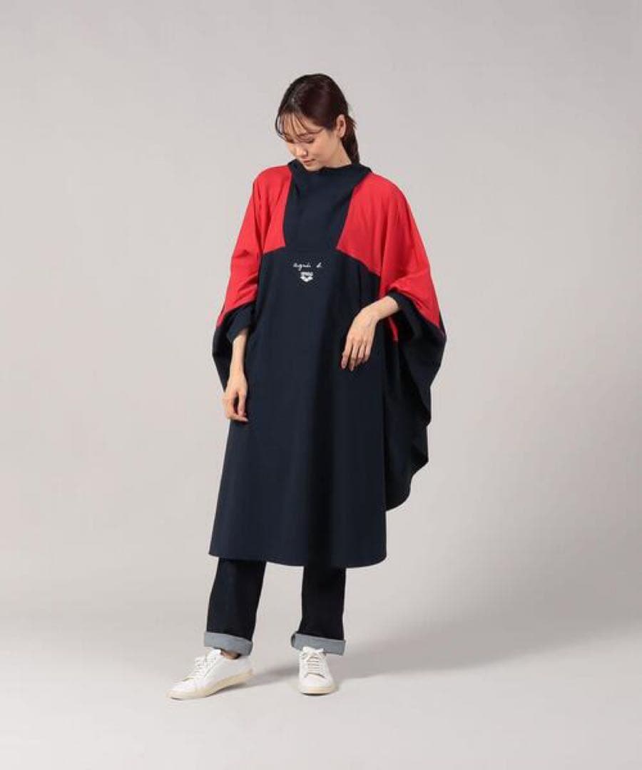 新品未使用タグ付き。アニエスベー × アリーナ レインポンチョ agnes b.（アニエスベー）の「【ユニセックス】UBE3 RAIN PONCHO ARENA