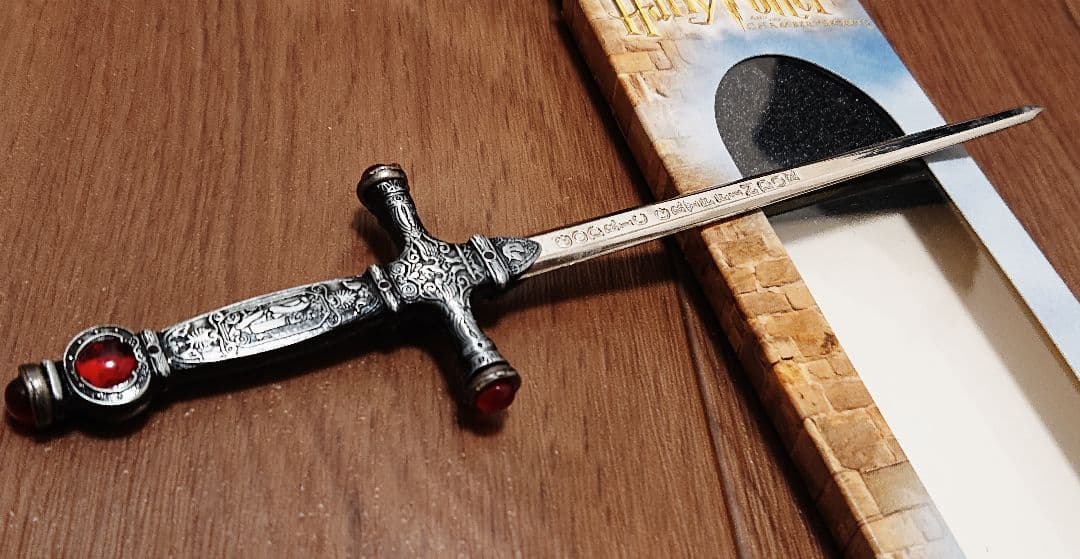 ハリポタ ゴドリック・グリフィンドールの剣 ペーパーナイフ - メルカリ