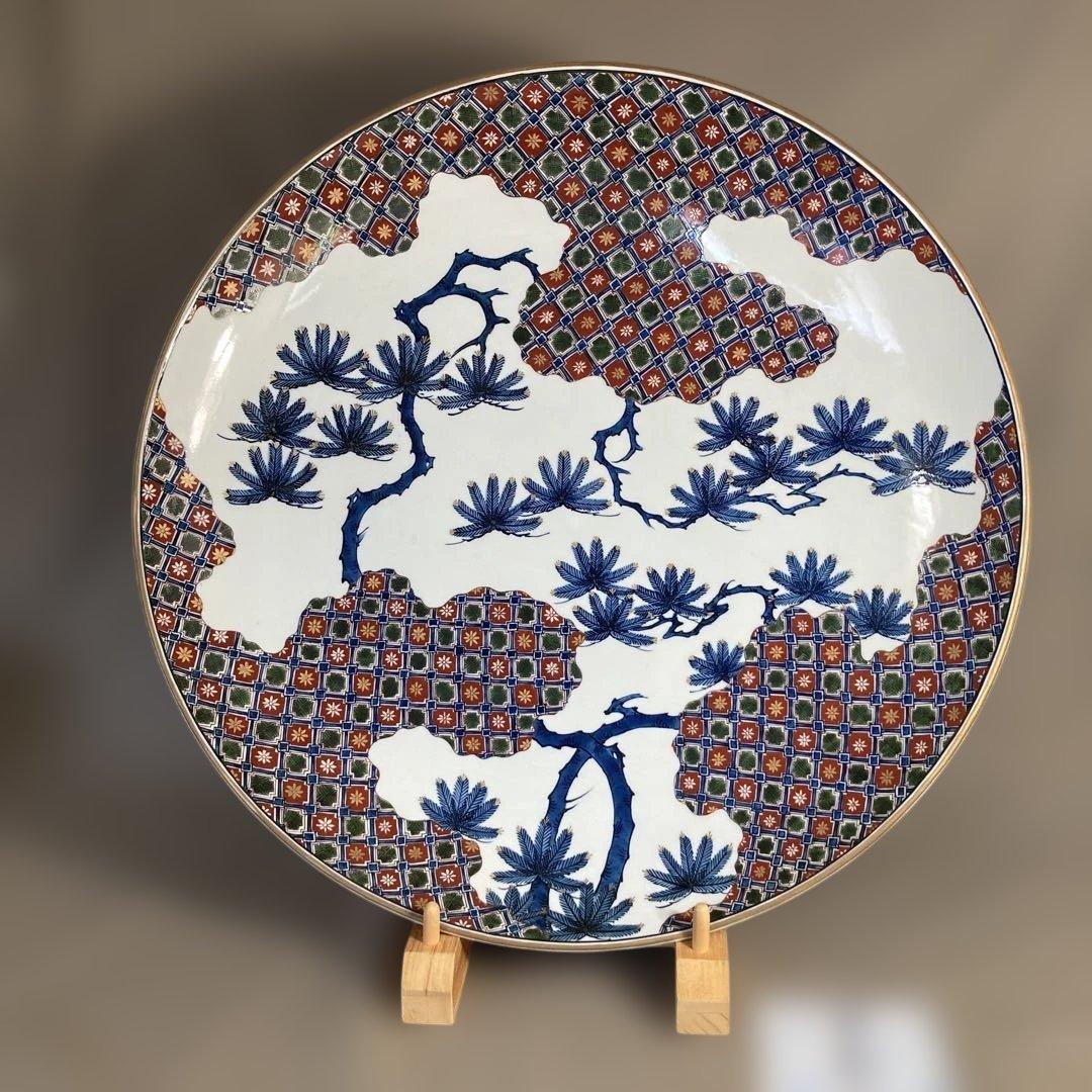【源右衛門】古伊万里の伝統　日本の名窯　舘林源右衛門作　染錦亀甲松絵　超特大皿 源右衛門】古伊万里の伝統日本の名窯舘林源右衛門作染錦亀甲松絵超特大皿
