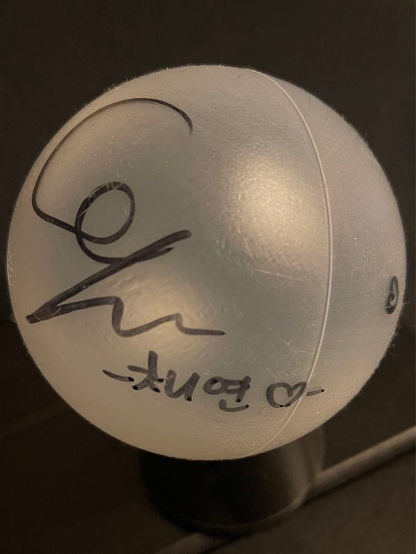 激レア tripleSショーケース チェヨンサインボール - メルカリ