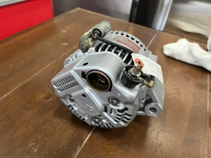 M-4 トヨタクラウン オルタネーター ダイナモ GS130 131