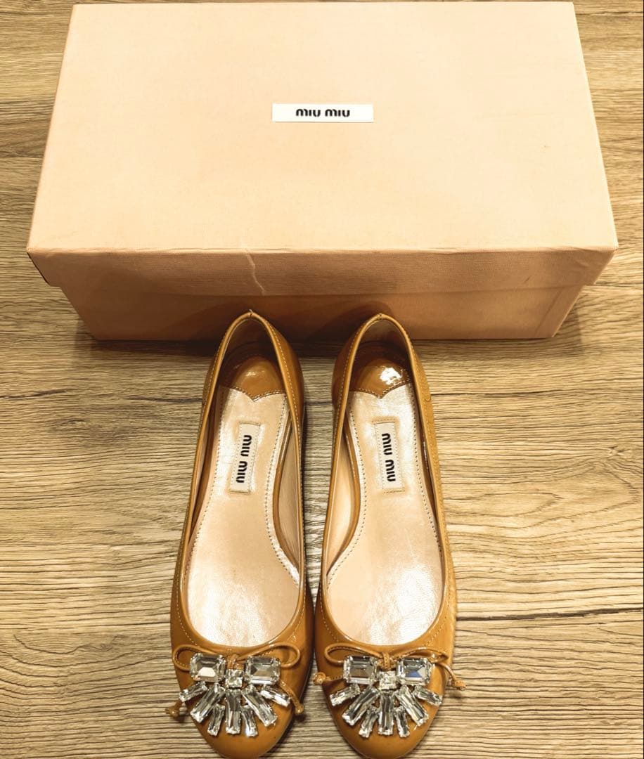 ⭐︎試着のみ未使用品⭐︎miu miu ベージュ フラットシューズ 箱付き