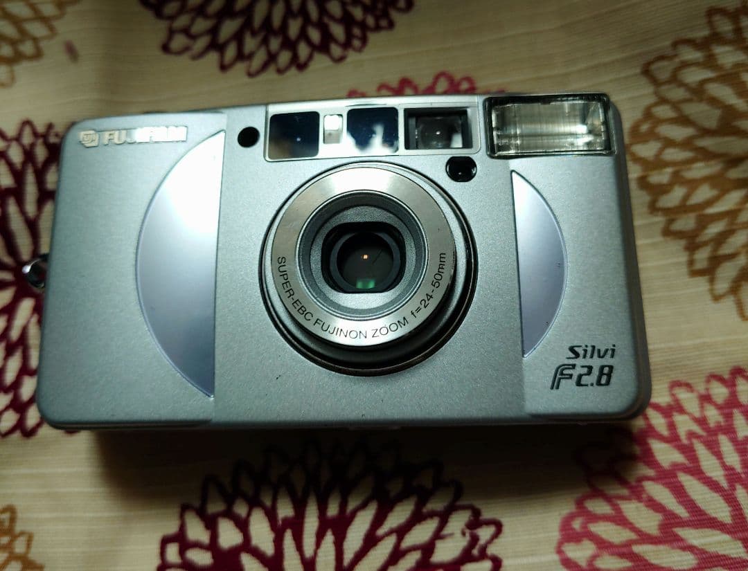 美品 FUJIFILM Silvi F2.8 シルバー コンパクトフィルムカメラ - メルカリ