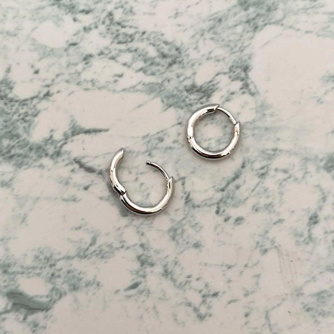 トムウッド Tom Wood Classic Hoop Small ピアス Classic Hoops Small - Tom Wood Project Official Online Store