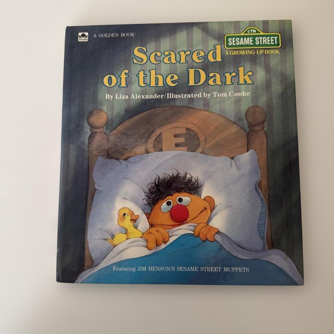 Scared of the Dark - セサミストリート絵本 洋書 英語 - メルカリ