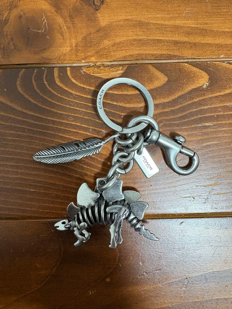 ぽんちゃん【新品】COACH コーチ キーホルダー 恐竜65134-SLV 65134-slv.jpg