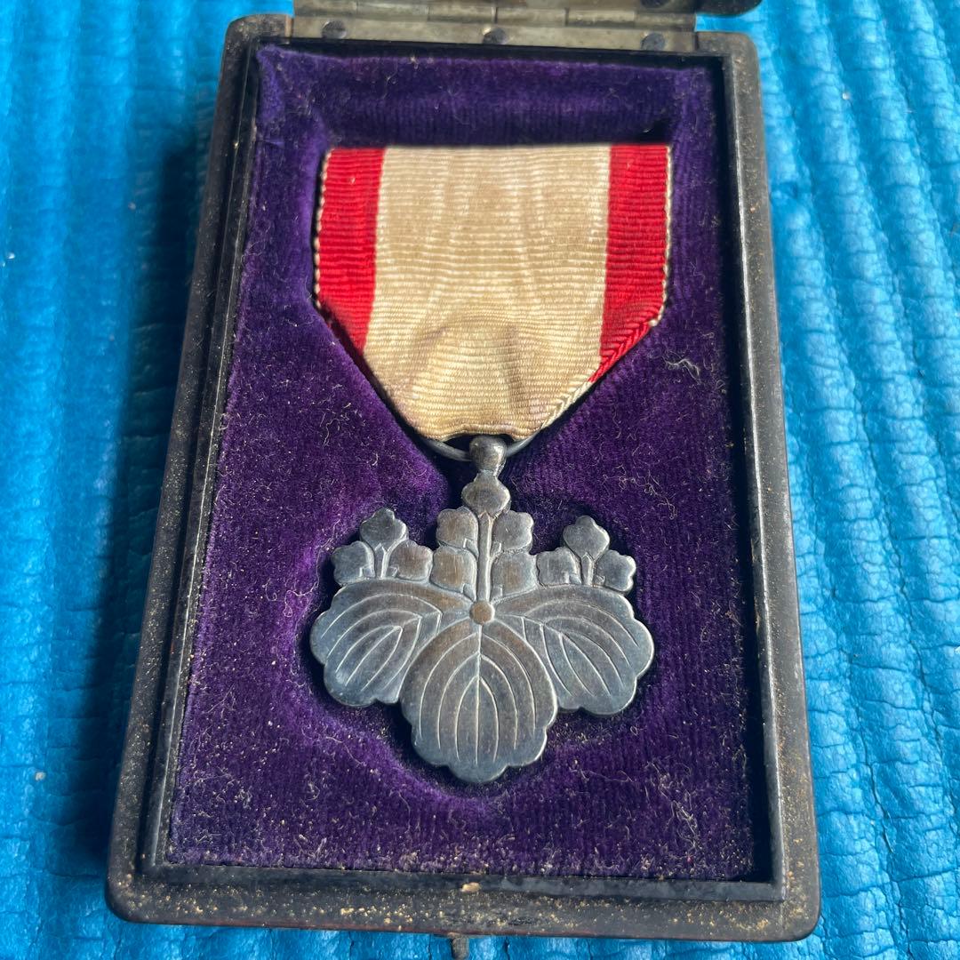 勲八等白色桐葉章 - メルカリ