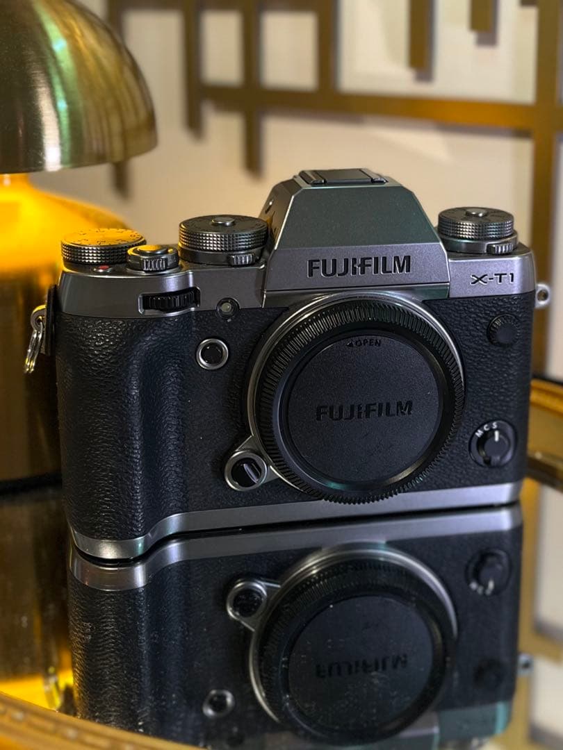 FUJIFILM X-T1 ボディ 美品 動作確認済み 社外充電器付き FUJIFILM X-T1 ボディ 美品 動作確認済み 社外充電器付き
