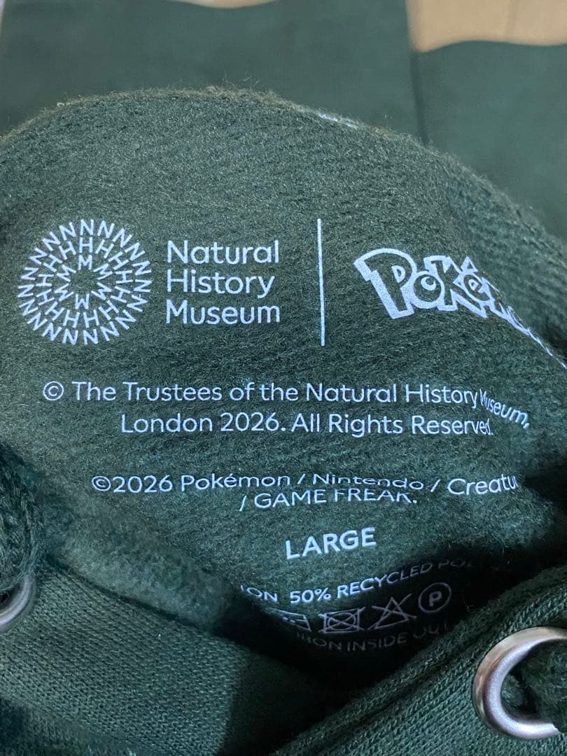ポケモン ロンドン自然史博物館 トロピウス パーカー L