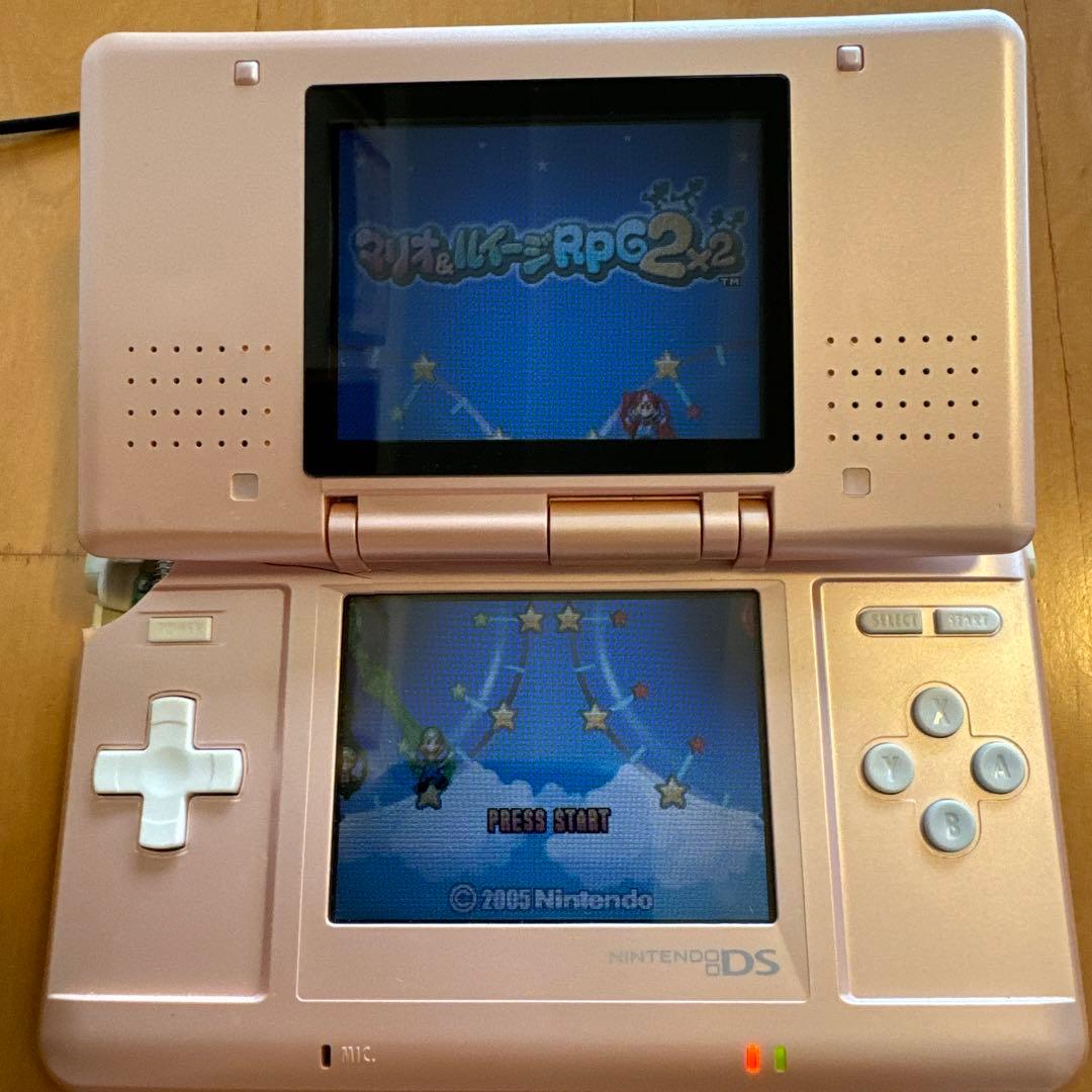 任天堂 DS ピンク 2005年モデル☆ソフト5本付き！ - メルカリ