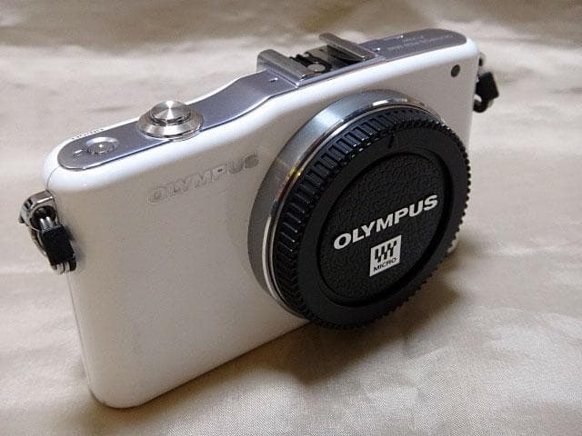 オリンパス OLYMPUS PEN mini E-PM1 ボディのみ ホワイト Amazon | OLYMPUS ミラーレス一眼 PEN mini E-PM1 ボディ ホワイト E