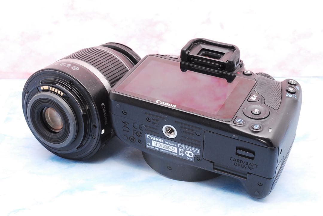 キャノン Kiss X7☆バッグ＆ミニ三脚☆一眼レフカメラ☆軽量＆扱い