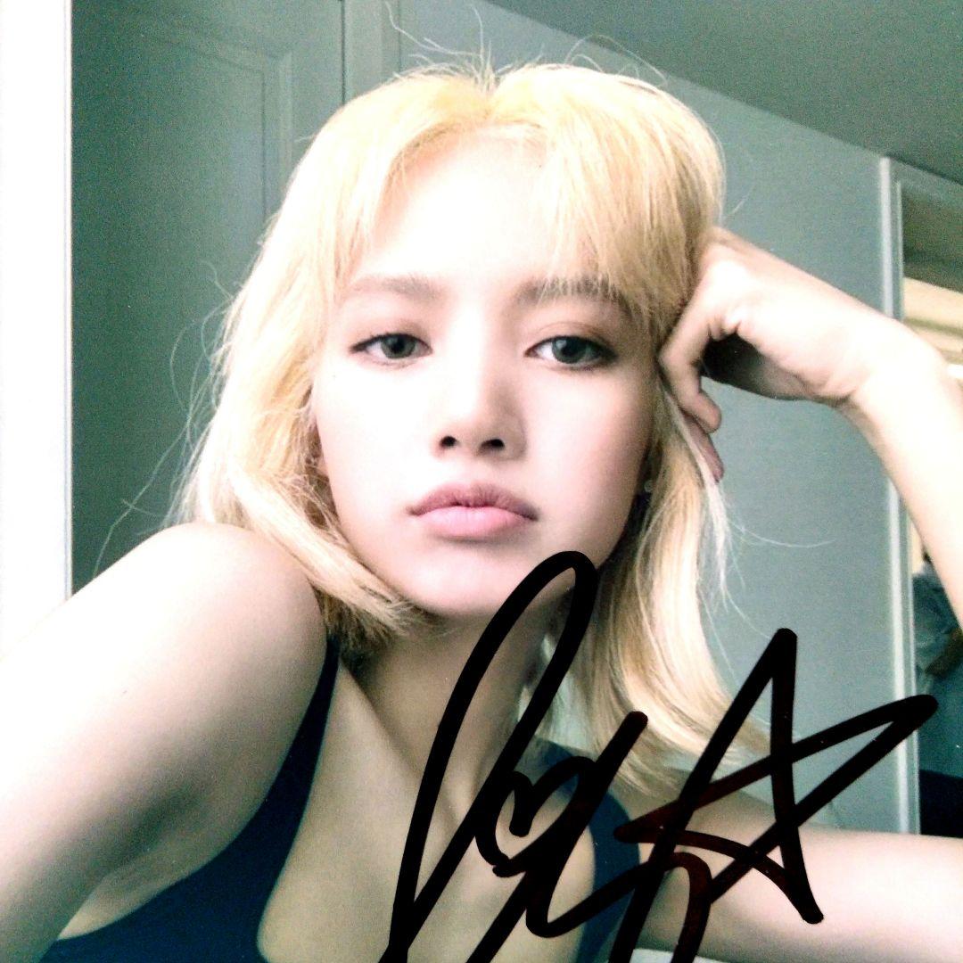 リサ直筆サイン入り2Lサイズ写真…Lisa…BLACKPINK ⑫ - メルカリ