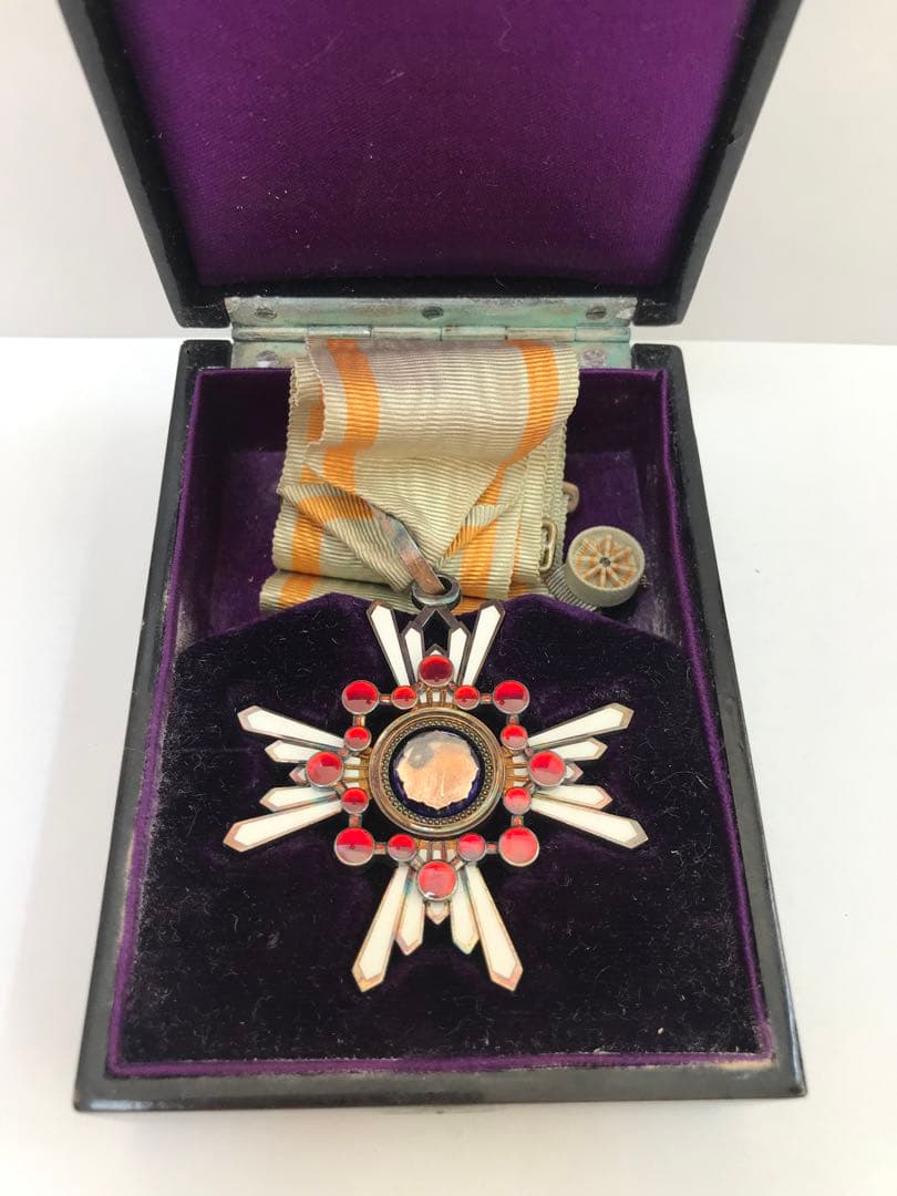 勲三等瑞宝章（箱付） 旧日本軍 I.1235 勲三等瑞宝章（箱付） 旧日本軍 - メルカリ