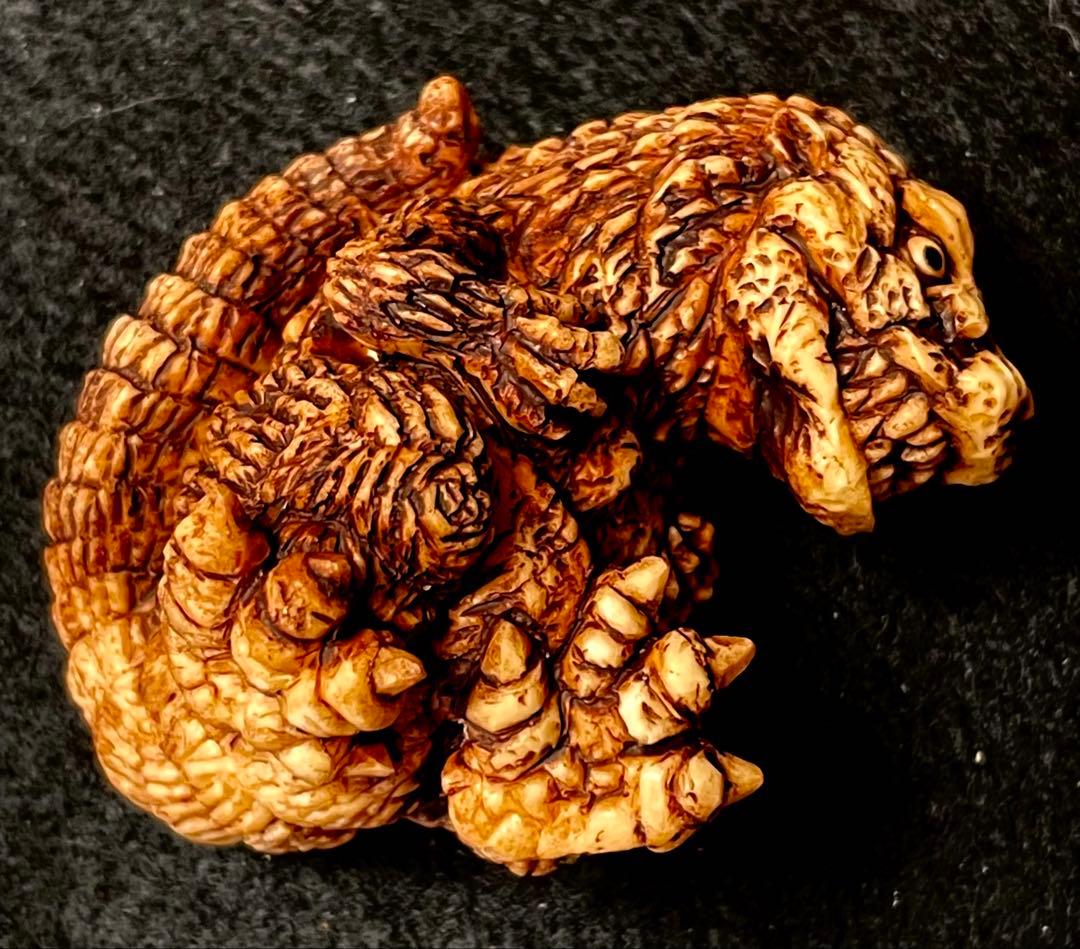 東宝怪獣根付 初代ゴジラ 木札 木箱付き ゴジラ 1954 未使用品 - メルカリ