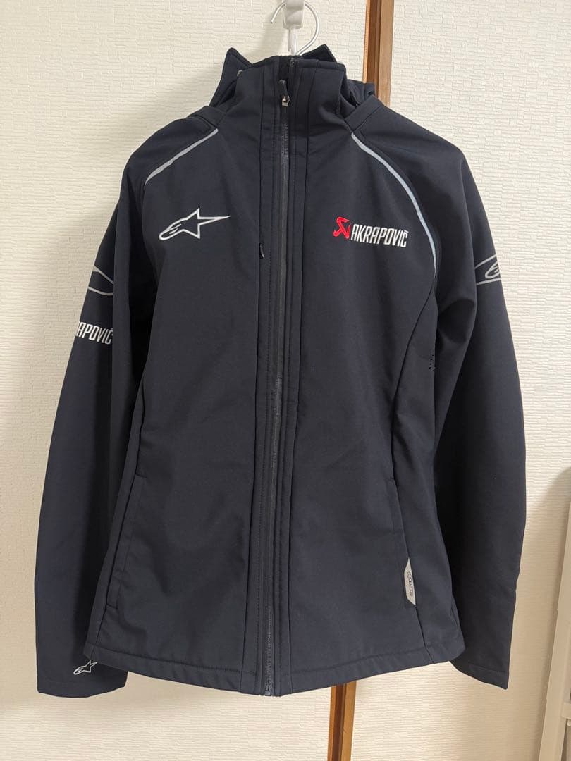 アルパインスターズ　AKRAPOVIC ジャケットパーカー AKRAPOVIC : Hoodie (Thick) AKRAPOVIC x Alpinestars Logo [AK801527]