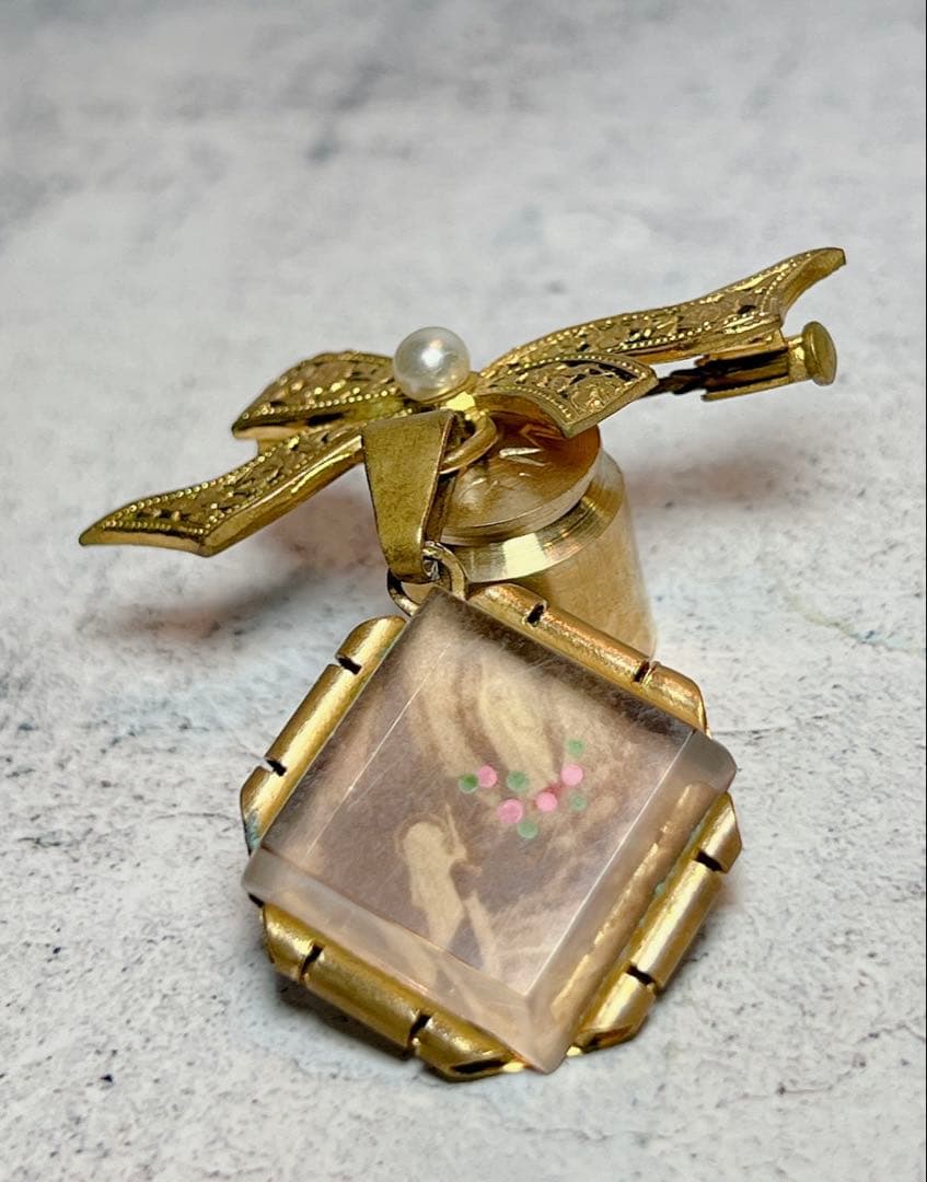 フランス製アンティーク ルルドの泉 ブローチ 聖母マリア コスチューム