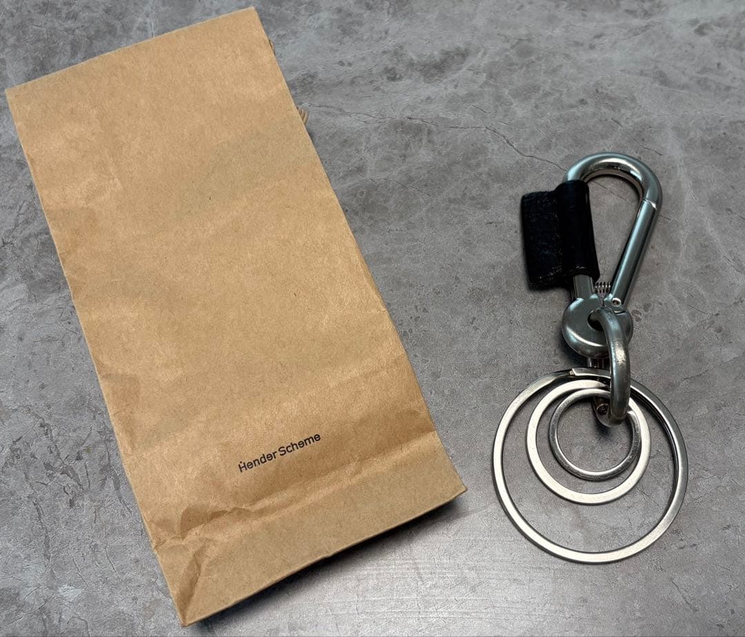 【週末限定SALE！早い者勝ち！】エンダースキーマ　カラビナ　キーリング　レザー エンダースキーマ レザー キーチェーン カラビナHender scheme Hender