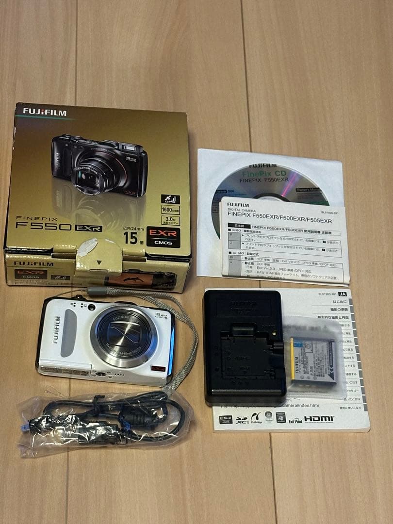 FINEPIX F550 EXR 15メガピクセル Amazon | FUJIFILM デジタルカメラ FinePix F550EXR 光学15倍 ブラック