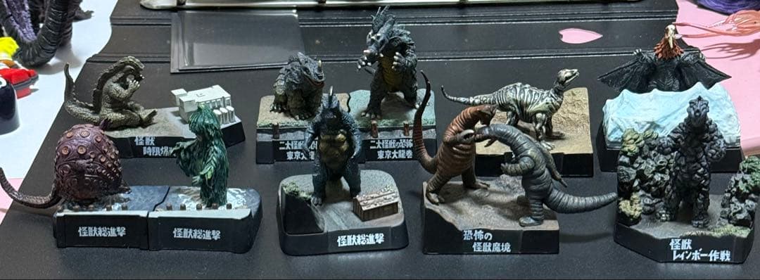 希少】帰ってきたウルトラ怪獣名鑑 怪獣総進撃10種 1点パーツ欠損あり