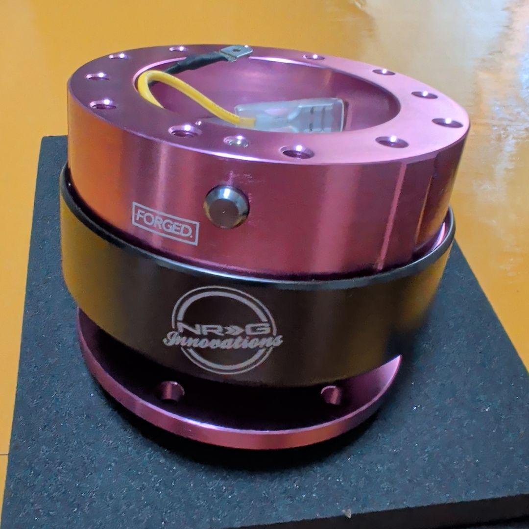 NRG SRK-200PK ステアリングボス ピンク/ブラック チン音 NRG Innovations SRK-200PK NRG 2.0 Quick-Releases | Summit Racing