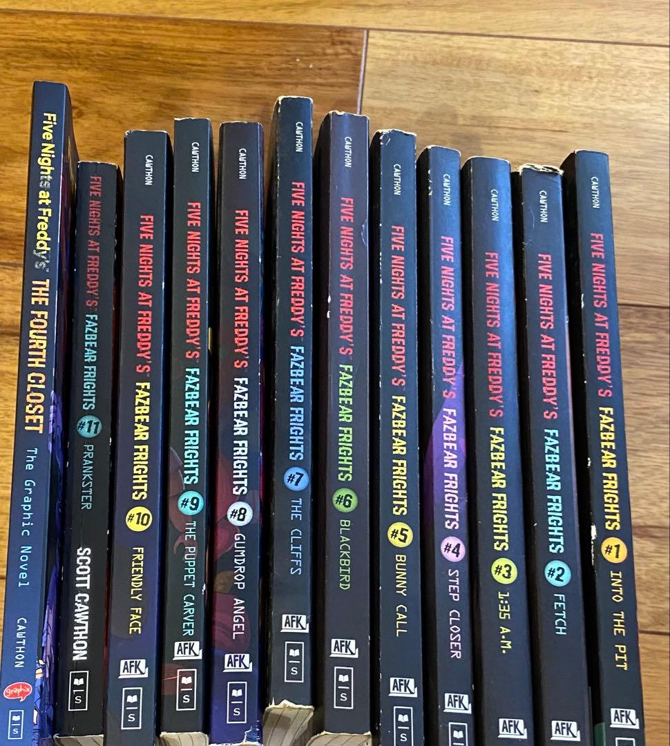 Five Nights at Freddy's: 12冊セット - メルカリ