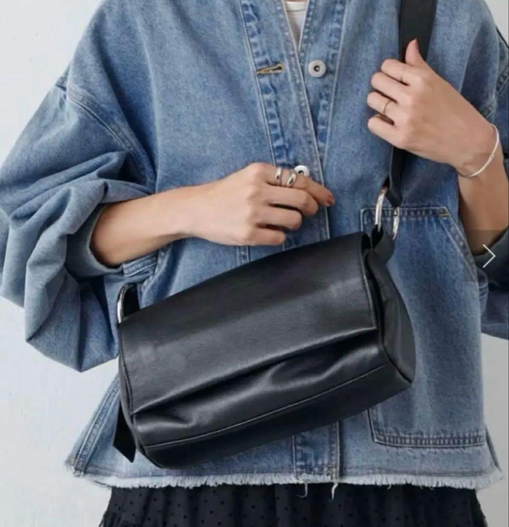 BEARDSLEY ビアズリー レザーボディバッグ ショルダーバッグ ブラック