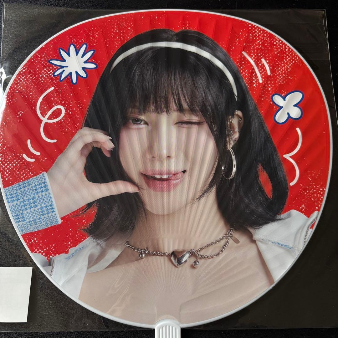 BABYMONSTER アサ LOVE MONSTERS ジャンボうちわ - メルカリ