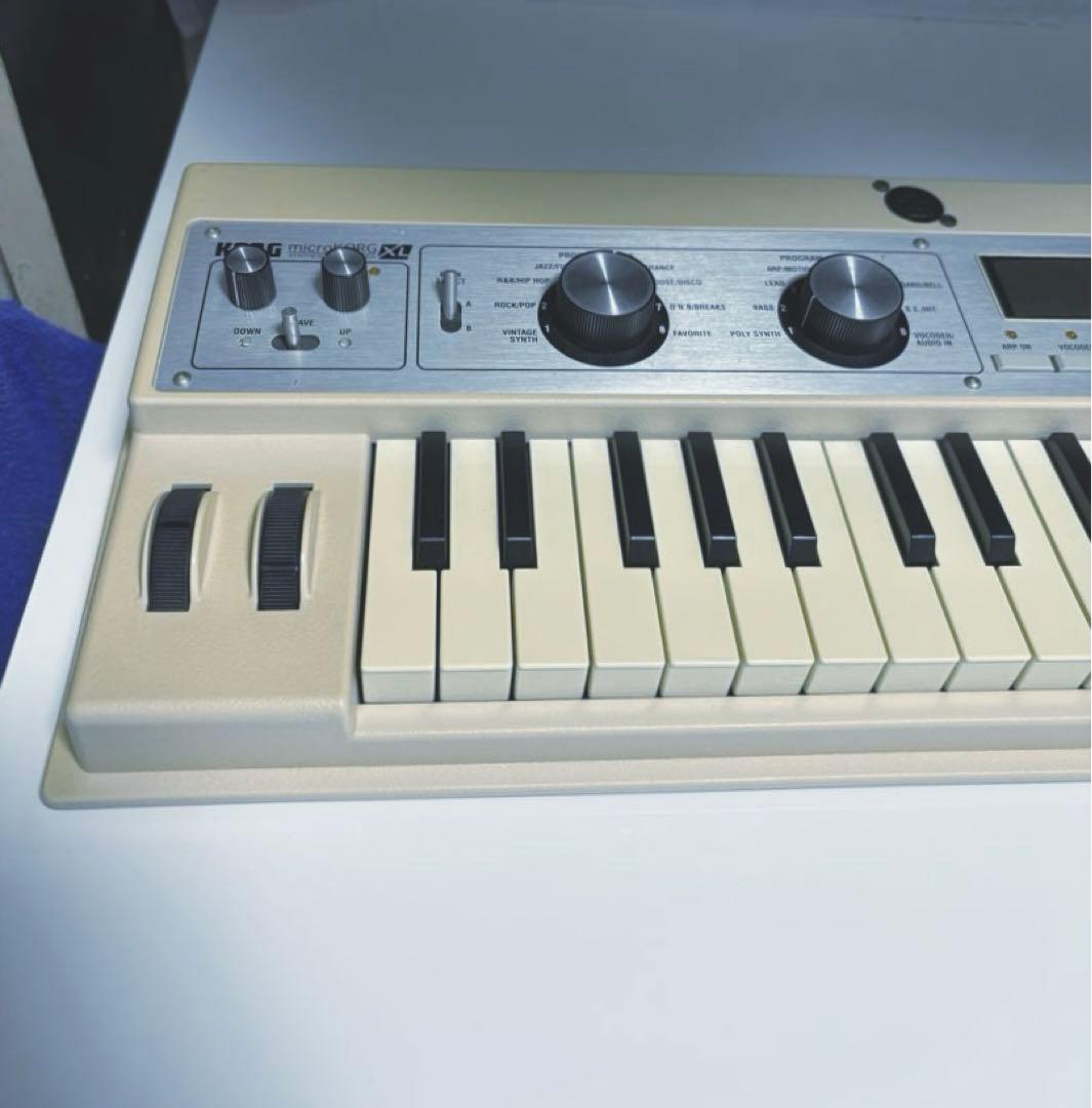 ③KORG microKORG XL シンセサイザー200台限定色ベージュ