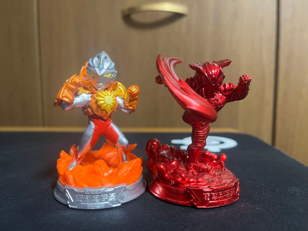 ウルトラマン 英雄集結 10体セット＋カード付き - メルカリ