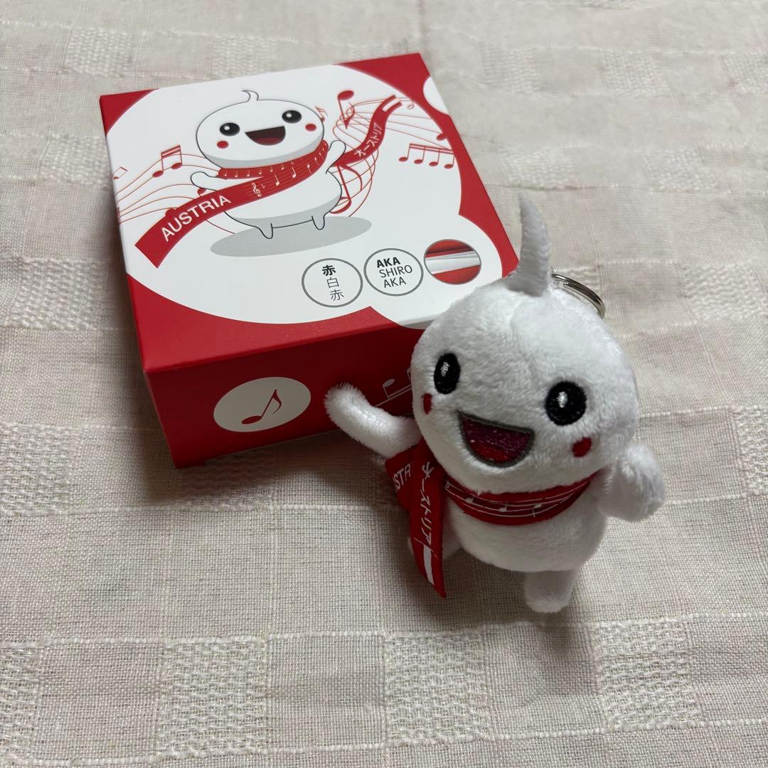 関西万博オーストリア パビリオン 赤白赤 ぬいぐるみ マスコット