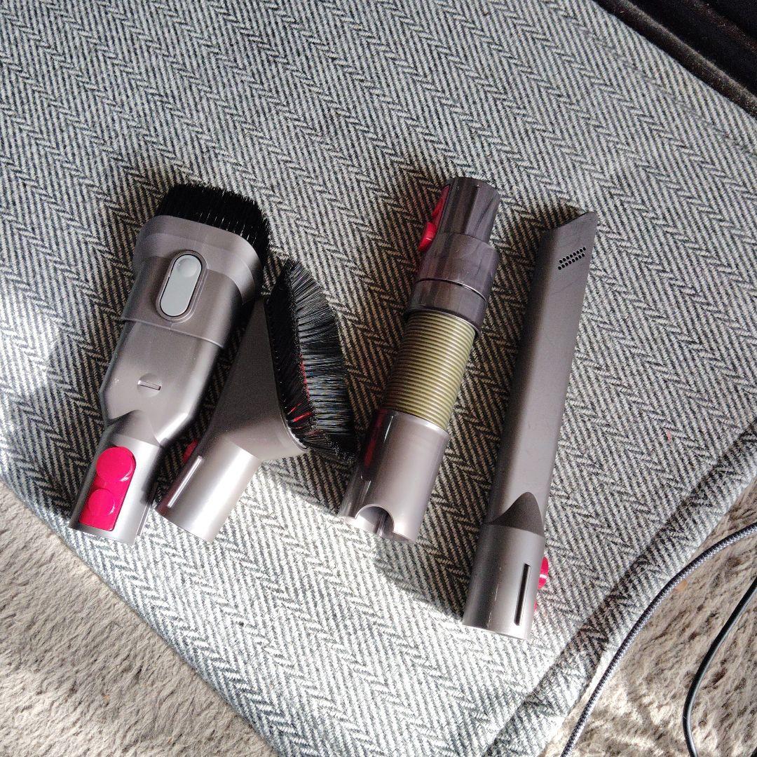 ダイソンV10．新品電池交換ずみ。おまけスリムパイプつき - 掃除機