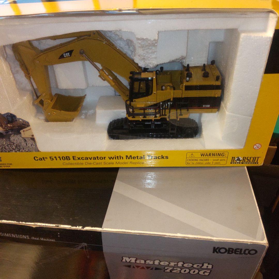 キャタピラー建機　CAT5110B 1/50 キャタピラーの中型油圧ショベル「CAT 320F L」が1/50スケールの塗装