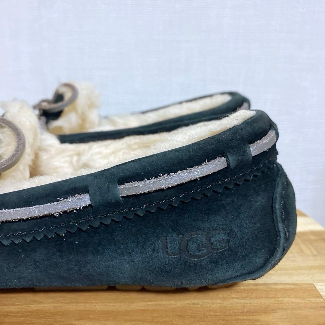 UGG アグ リボン付き モカシン スリッポン - メルカリ