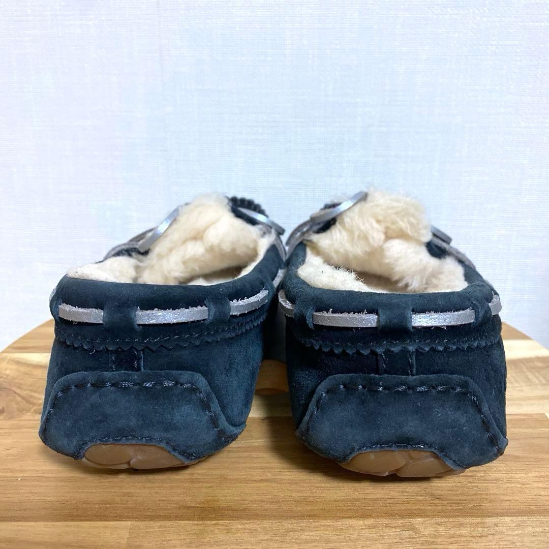 UGG アグ リボン付き モカシン スリッポン - メルカリ