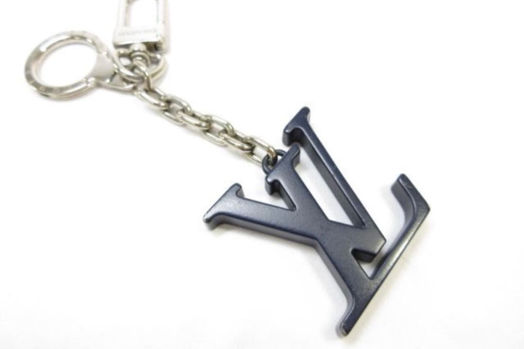 ルイヴィトン　イニシャル LV キーリング キーホルダー チャーム 楽天市場】LOUIS VUITTON ルイヴィトンシルバーロゴ刻印キーリングLV