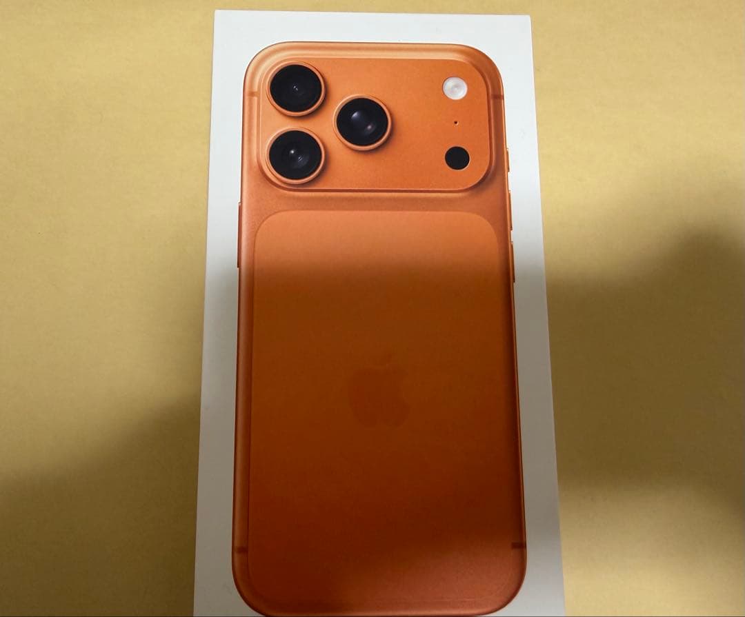 Apple iPhone 17 Pro オレンジ 256GB ほぼ未使用 - メルカリ