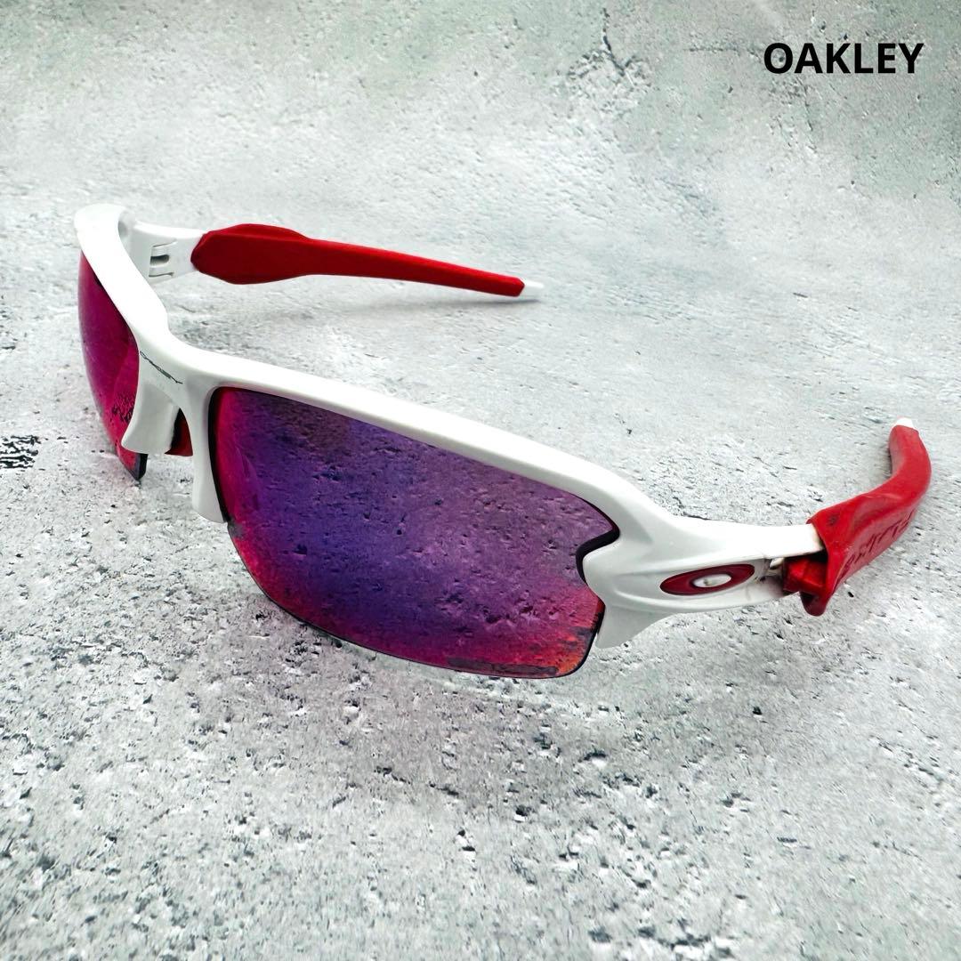 Oakleyオークリースポーツサングラス ホワイト×レッド PRIZM - メルカリ