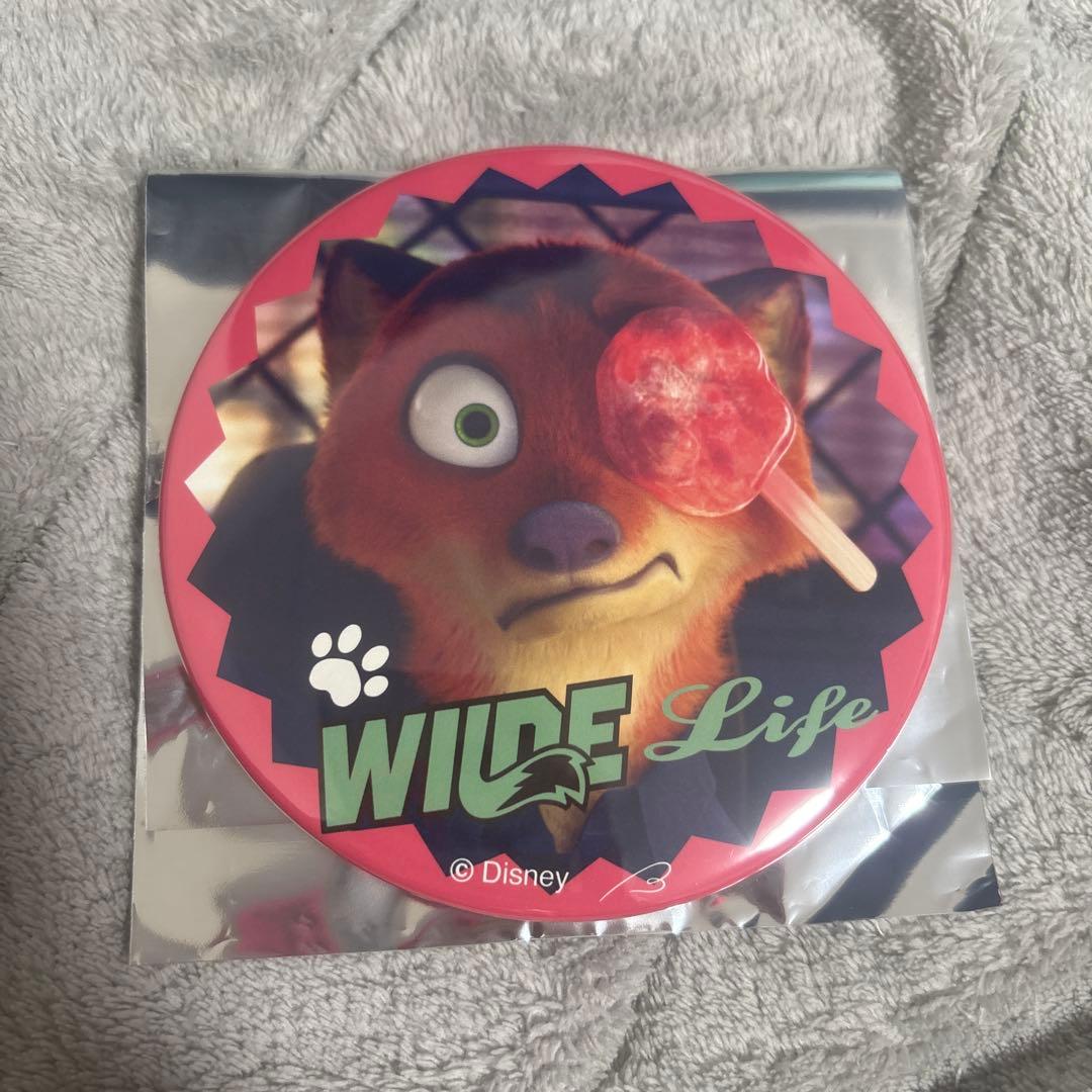 スタンド付き缶バッチ ズートピア ニック - メルカリ