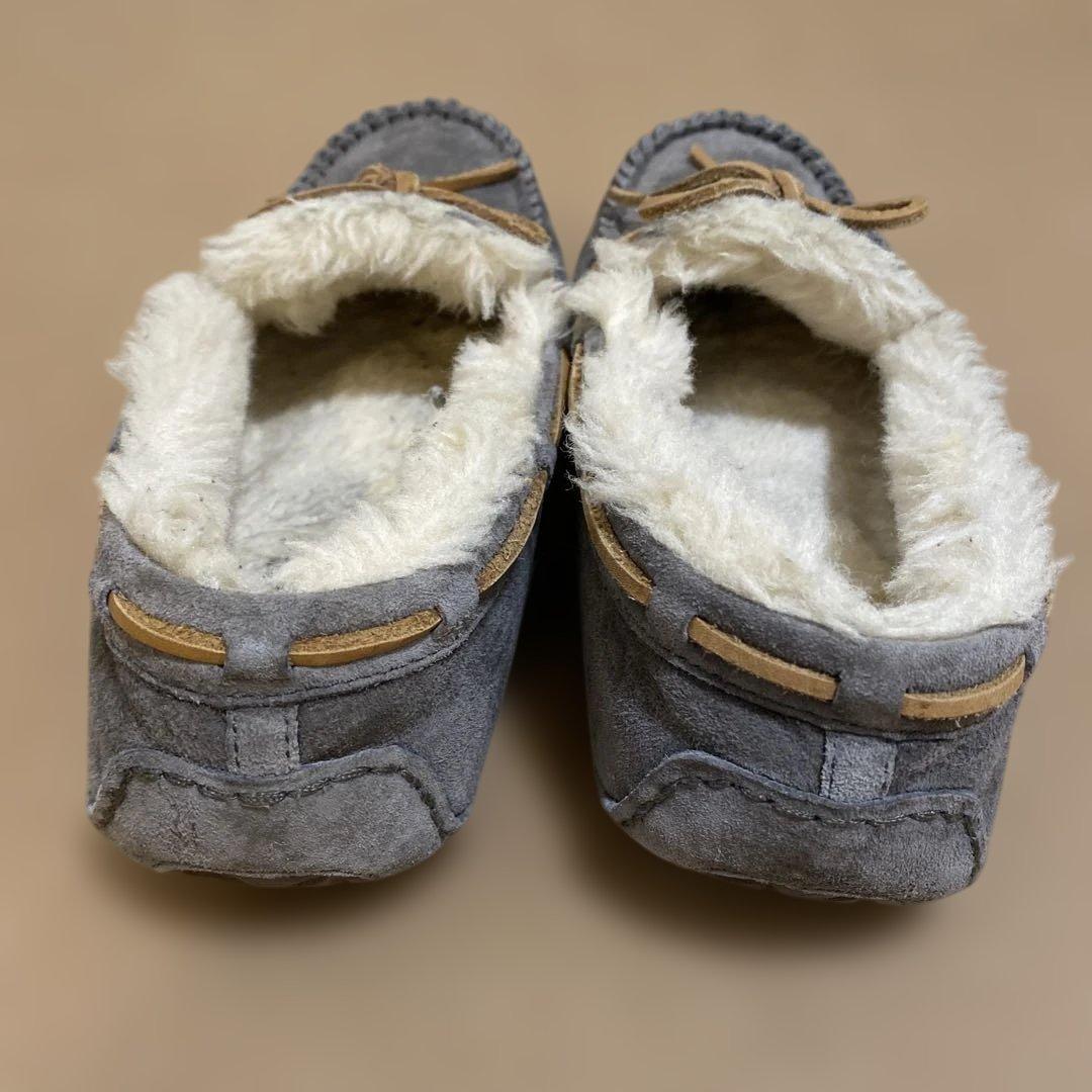週末セール〜2/23まで】 UGG グレー リボン付きモカシン 24cm - メルカリ