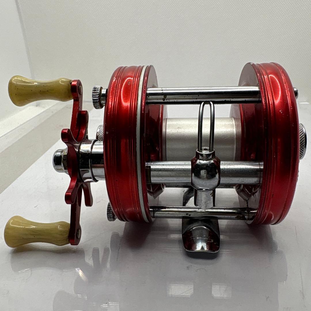 ABU Ambassadeur 5000 レッドベイトリール □□ ABU ベイトリール アンバサダーNo.5000 赤 傷や汚れあり